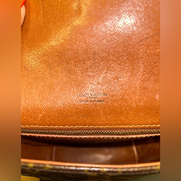 Louis Vuitton Crossbody bag. Looking for a new home. - Picture 10 of 11